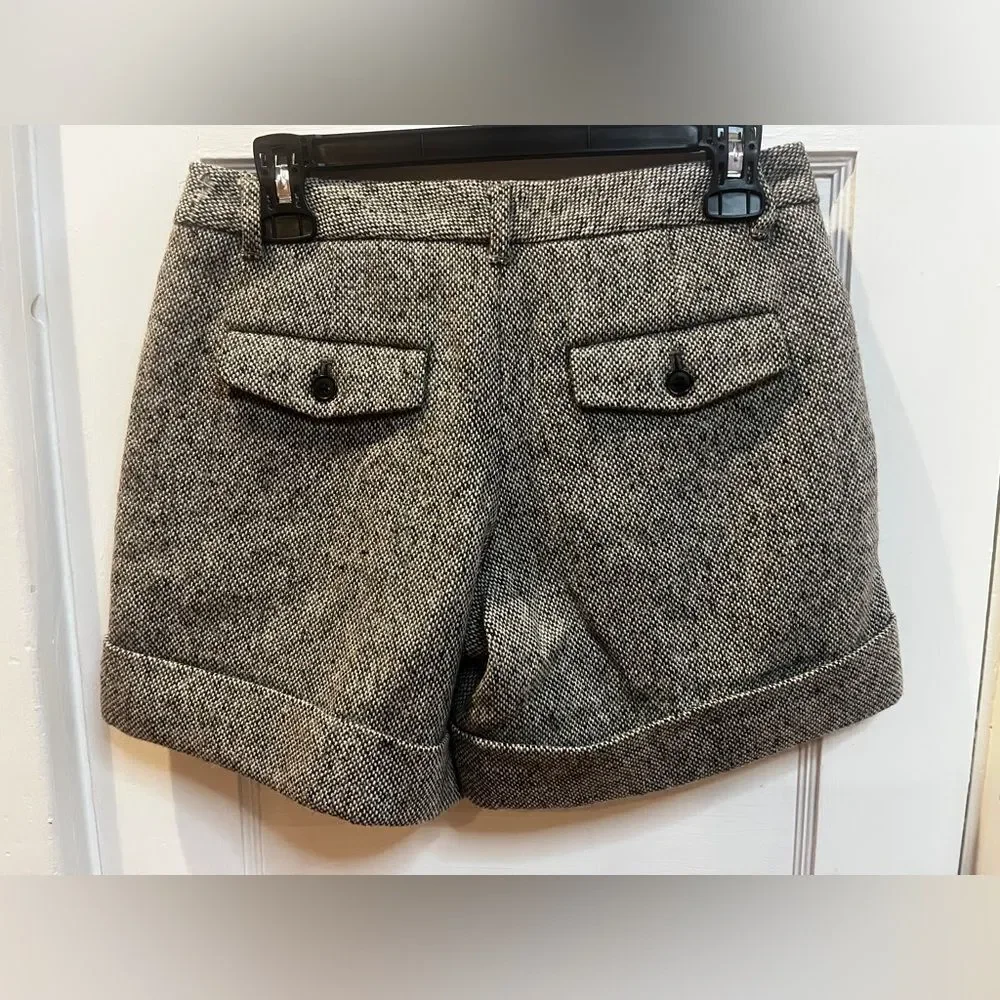 True Y2K Gap brand grey tweed wool-blend cuffed shorts. Size 1